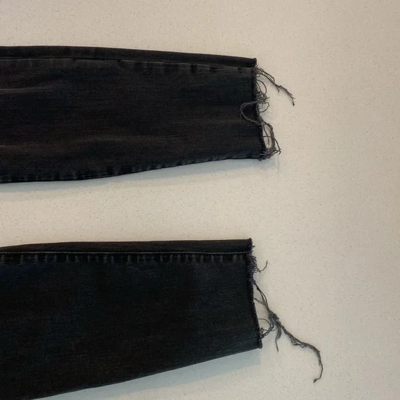 Madewell 9” High Riser Distressed Skinny Jeans - Picture 4 of 7